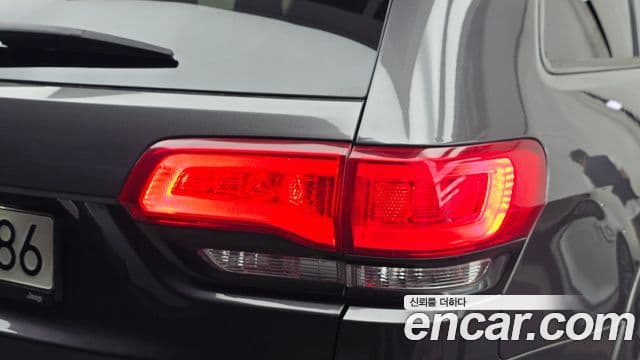 Jeep Grand Cherokee 2021 — Photo 22/32