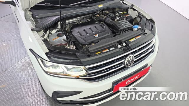 Volkswagen Tiguan 2022 — ფოტო 6/20