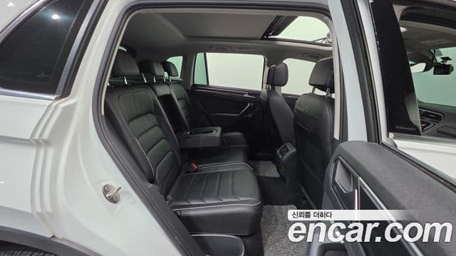 Volkswagen Tiguan 2022 — ფოტო 19/20
