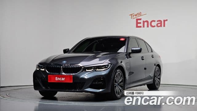 BMW 3 Series 2022 — ფოტო 1/20