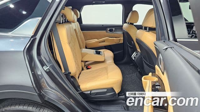 Kia Sorento 2022 — фото 17 из 20