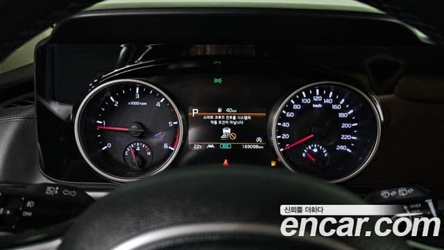 Kia Carnival 2021 — Фото 8/20
