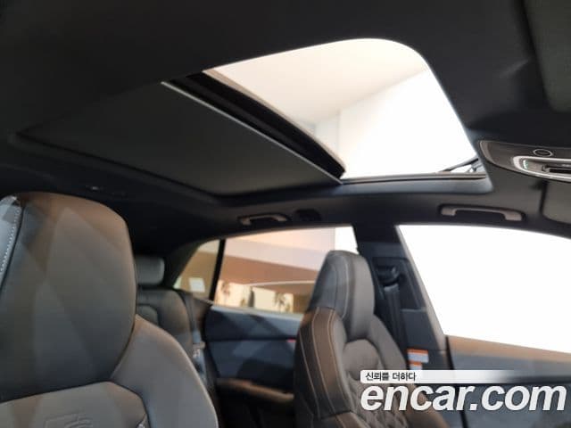 Audi Q7 2024 — ფოტო 16/20