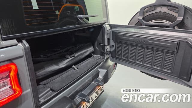 Jeep Wrangler 2021 — Şəkil 31/36