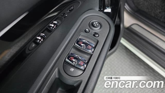Mini Cooper Countryman 2023 — фото 11 из 20