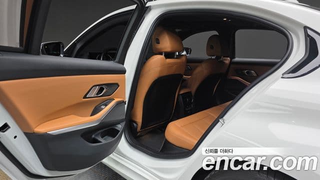 BMW 3 Series 2023 — ფოტო 16/20