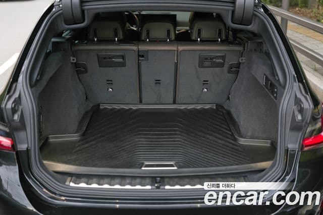 BMW 3 Series 2023 — ფოტო 13/15