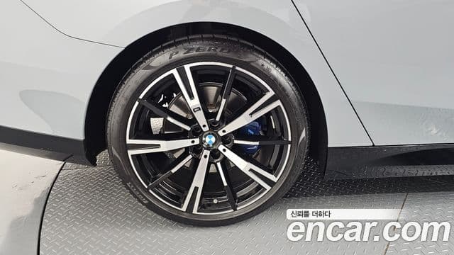 BMW 5 Series 2025 — фото 4 из 20