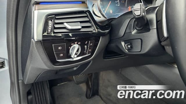 BMW 5 Series 2018 — Şəkil 18/20