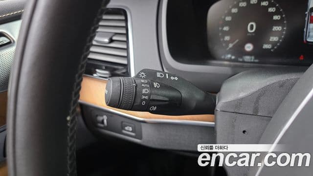 Volvo XC90 2019 — ფოტო 19/20