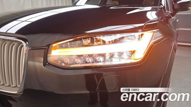 Volvo XC90 2019 — Photo 19/32