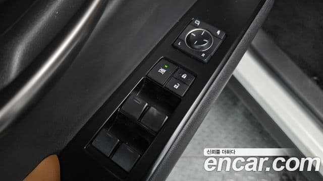Lexus UX250h 2021 — ფოტო 13/20