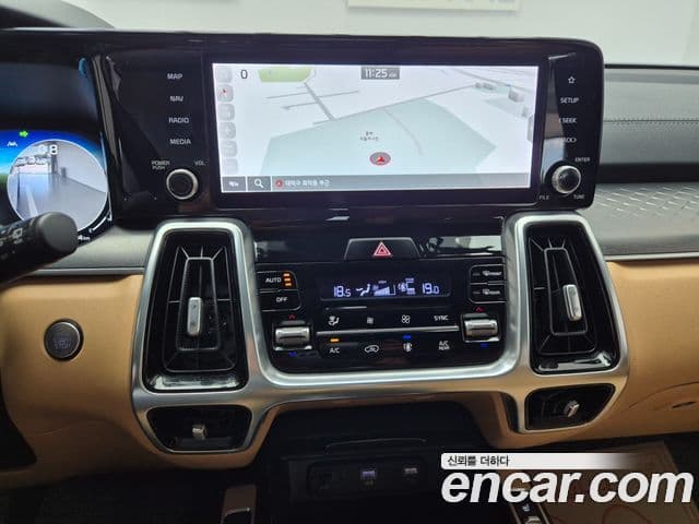 Kia Sorento 2021 — ფოტო 13/20