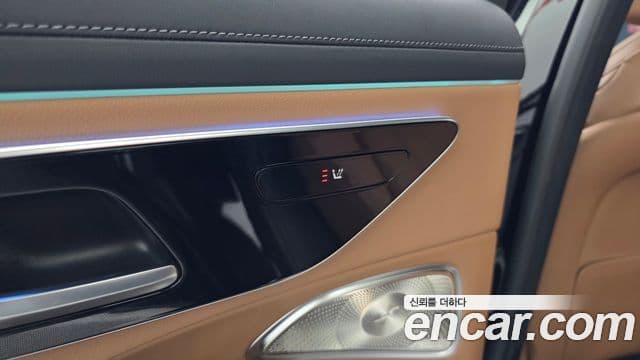 Mercedes-Benz E-Class 2024 — ფოტო 19/20