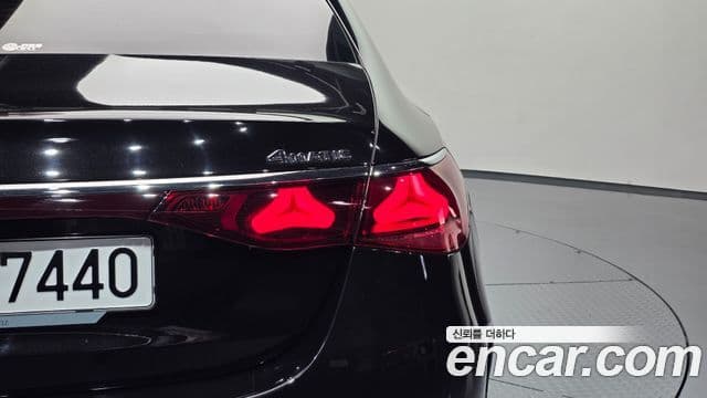 Mercedes-Benz E-Class 2024 — Photo 4/32