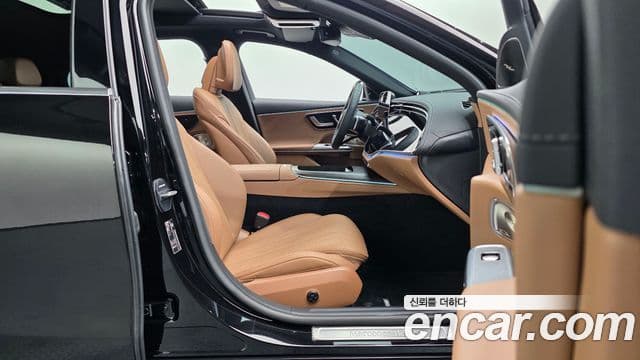 Mercedes-Benz E-Class 2024 — Photo 10/32