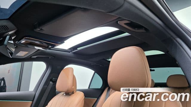 Mercedes-Benz E-Class 2024 — Photo 2/32