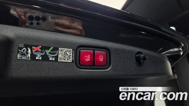 Mercedes-Benz E-Class 2024 — Photo 14/32