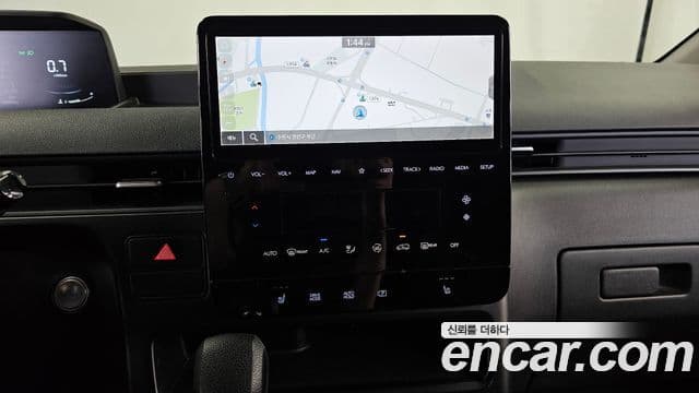 Hyundai Staria 2023 — ფოტო 16/20