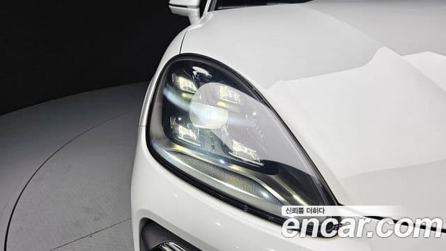 Porsche Cayenne 2020 — Photo 19/36