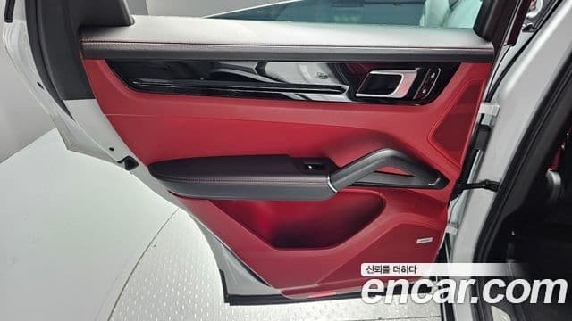 Porsche Cayenne 2020 — Photo 14/36
