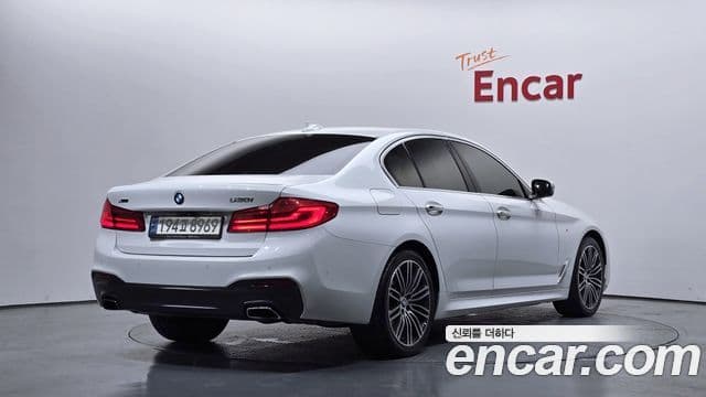BMW 5 Series 2018 — Şəkil 1/20