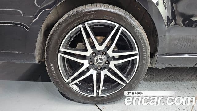 Mercedes-Benz V-Class 2021 — ფოტო 5/20