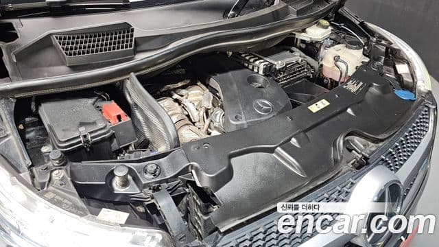 Mercedes-Benz V-Class 2021 — ფოტო 6/20