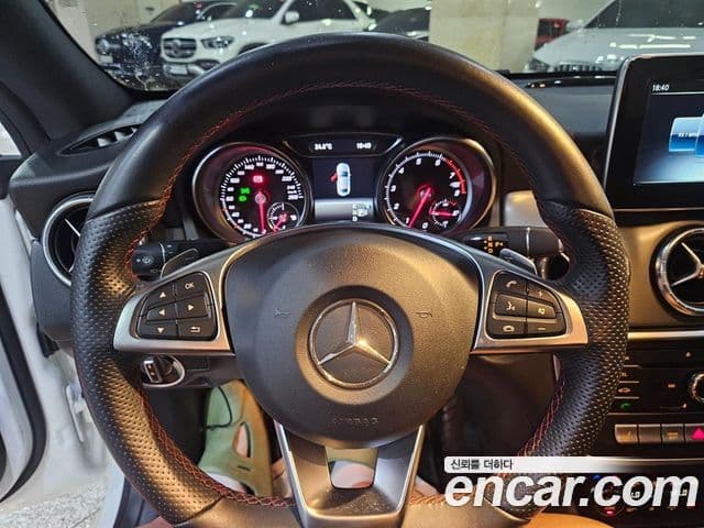 Mercedes-Benz CLA-Class 2018 — Фото 11/20