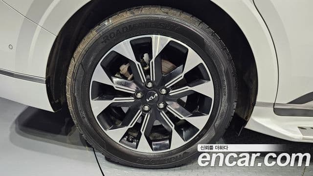Kia Carnival 2022 — ფოტო 4/20