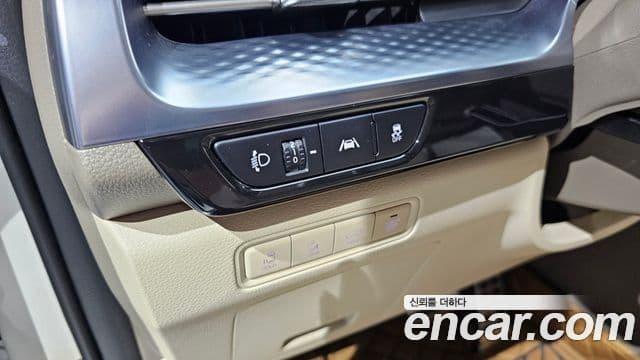 Kia Carnival 2022 — ფოტო 18/20