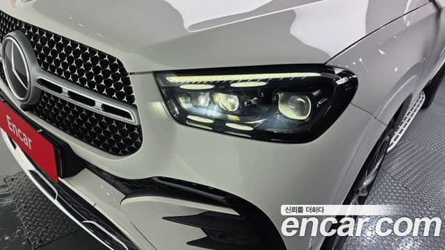 Mercedes-Benz GLE-Class 2023 — Photo 9/35