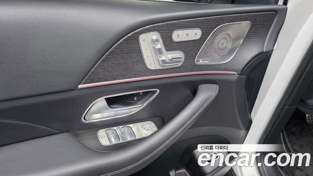 Mercedes-Benz GLE-Class 2023 — Photo 7/35