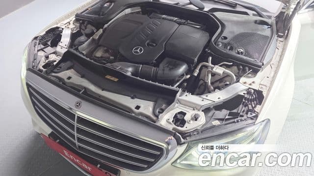 Mercedes-Benz E-Class 2020 — ფოტო 5/20