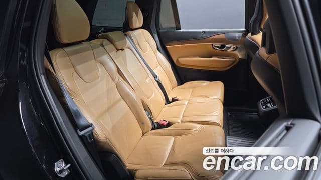 Volvo XC90 2020 — ფოტო 11/20