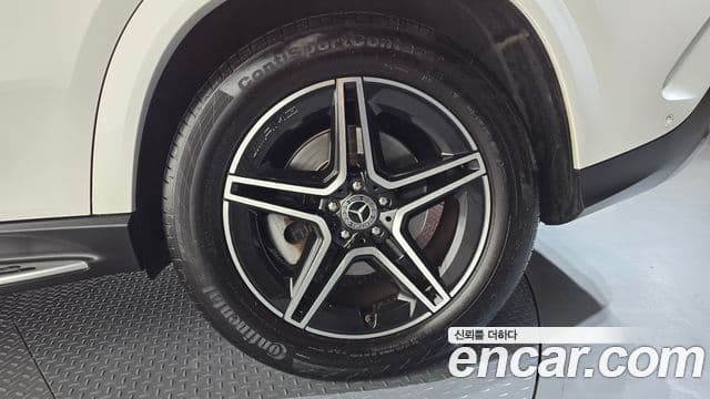 Mercedes-Benz GLE-Class 2021 — Photo 36/40