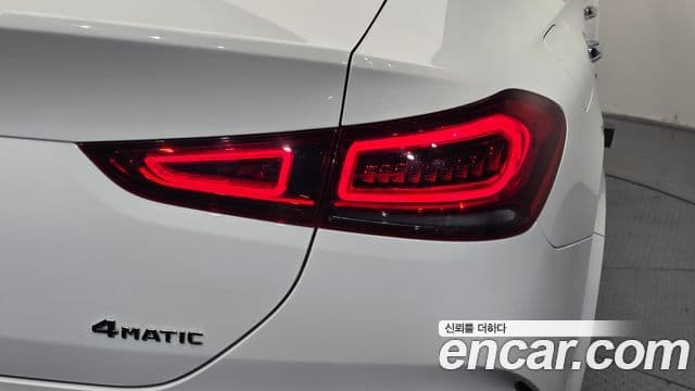 Mercedes-Benz GLE-Class 2021 — Photo 35/40