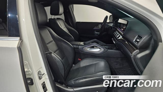 Mercedes-Benz GLE-Class 2021 — Photo 33/40