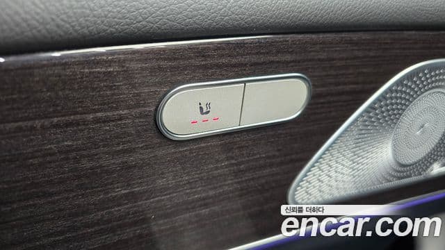 Mercedes-Benz GLE-Class 2021 — Photo 24/40