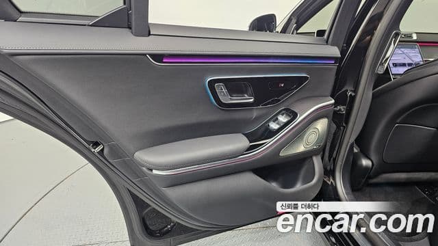 Mercedes-Benz S-Class 2024 — Photo 14/34
