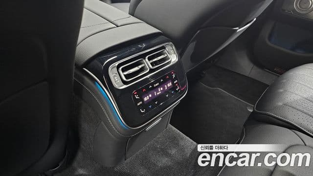 Mercedes-Benz S-Class 2024 — Photo 23/34