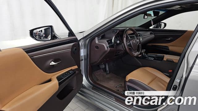 Lexus ES300h 2019 — Şəkil 10/20