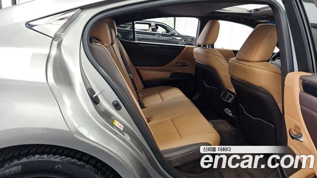Lexus ES300h 2019 — Şəkil 12/20