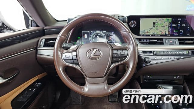 Lexus ES300h 2019 — Şəkil 13/20