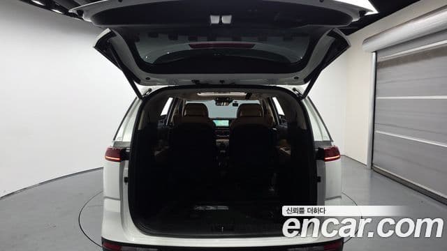Kia Carnival 2023 — ფოტო 20/20