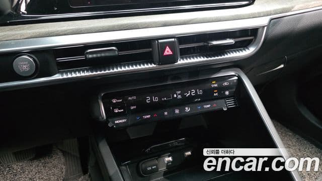 Kia K5 2021 — ფოტო 17/20