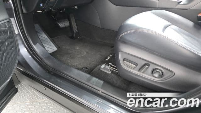 Toyota RAV4 2019 — ფოტო 12/20