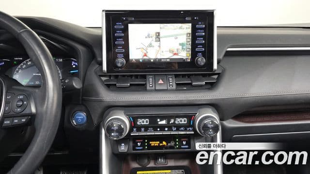 Toyota RAV4 2019 — ფოტო 13/20