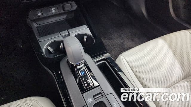 Toyota Prius 2025 — Фото 9/20