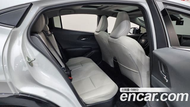 Toyota Prius 2025 — Фото 11/20